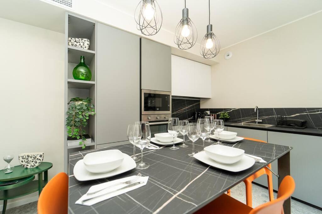 Apt 2 Min From The Cathedral With Private Parking Como Exterior photo